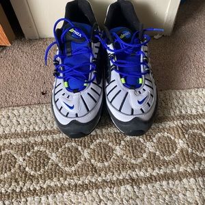 2 pairs of nine air max sz 14